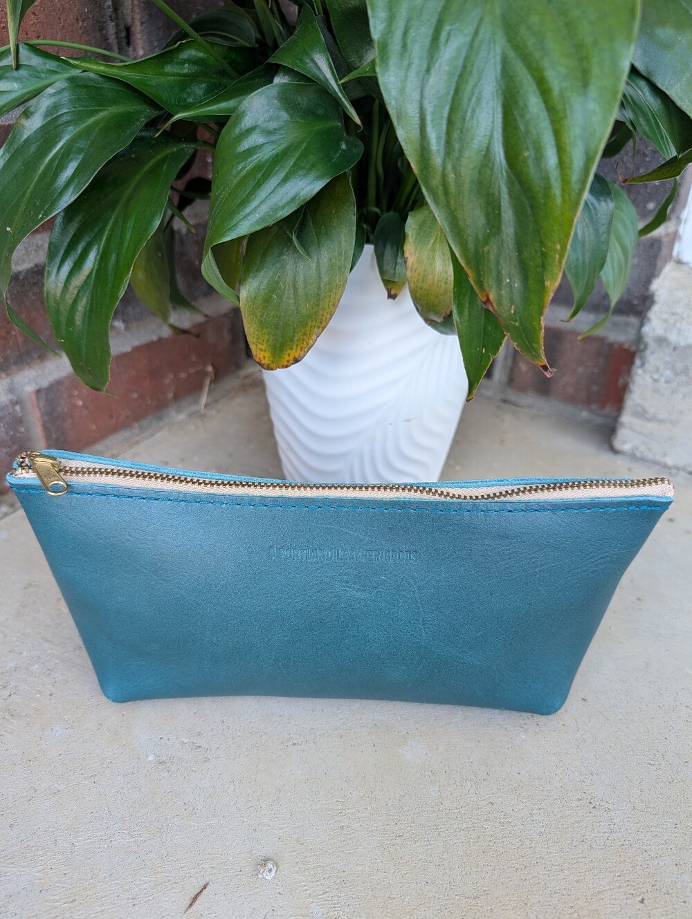 🎉EUC Portland Leather Company Zip Top Smooth Leather Make Up Bag, Surf